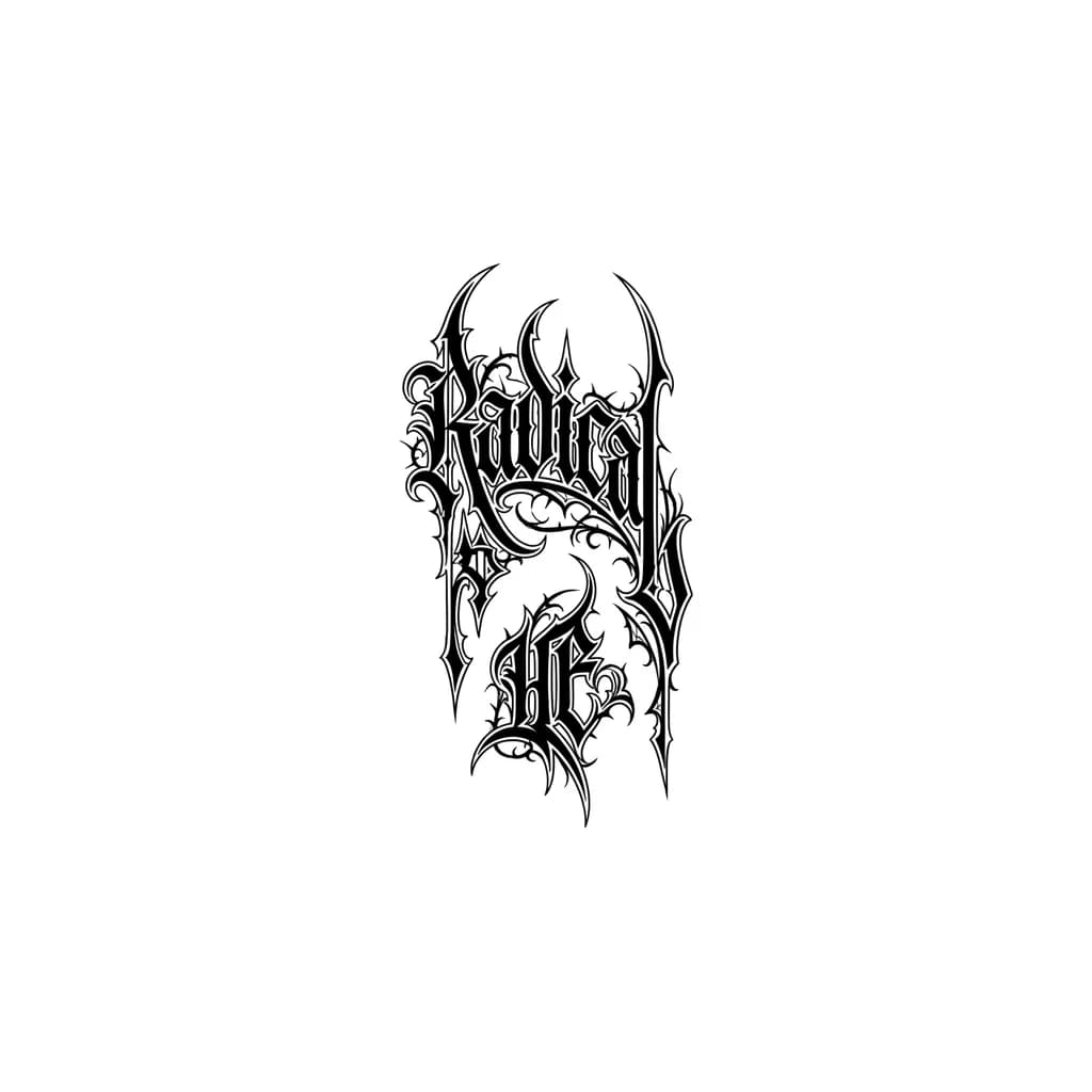 Тату эскиз: Es un tatuaje que va en la parte de arriba de la rodilla, va al rededor de la rodilla en media luna o en arco, quiero que las letras sean tipo góticas, que las letras sean más unidas, delgadas, con picos y que casi no se entiendan