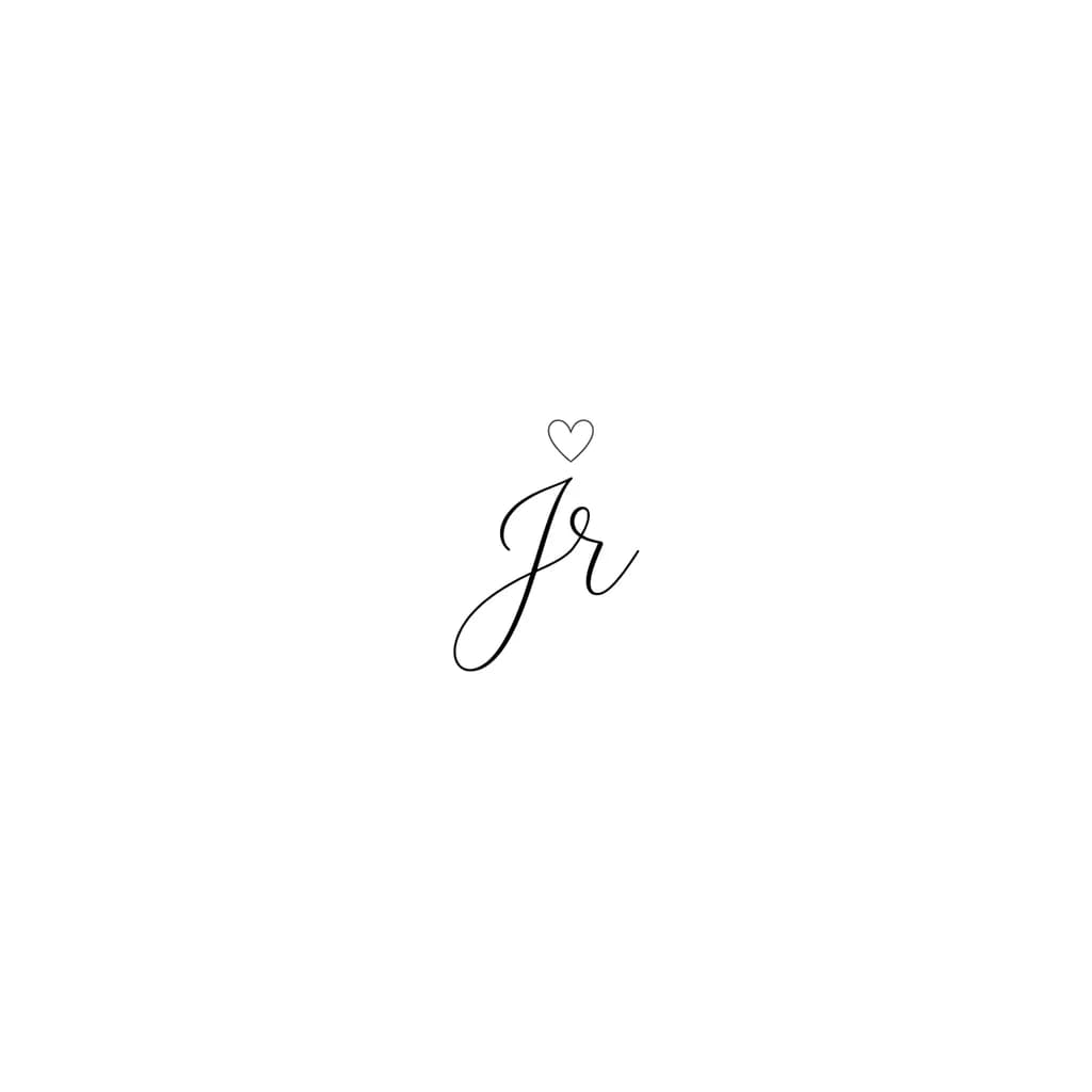 Тату эскиз: Jr sería el diseño principal y un corazón pequeño arriba de la r
