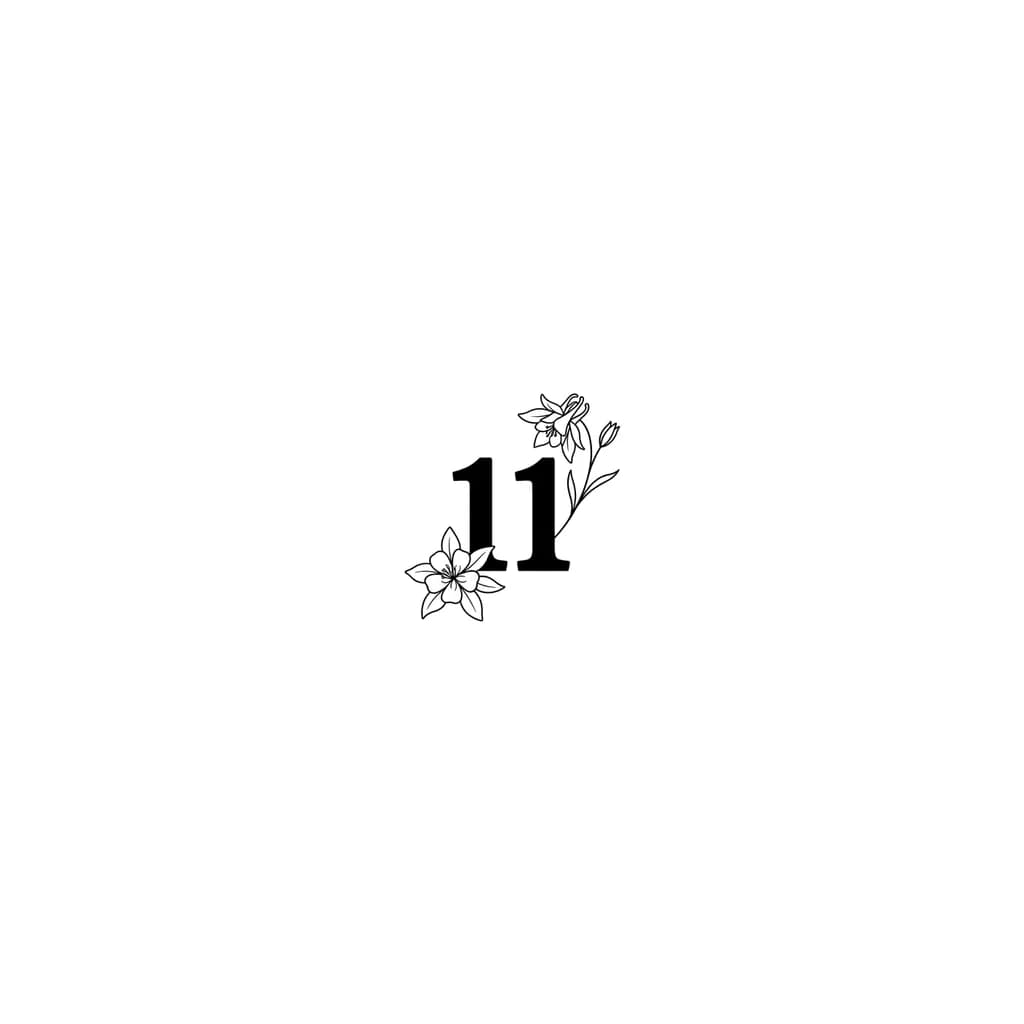 Dans le creux de l'avant b ras j'aimerais un numéro 11 domiant l'image avce en bas a gauche de celui ci une petite fleurt d'ancolie et en haut a droiter du 11 une fleur et une tige d'ancolie. Faut que tout sois collé au 11 et qu'il domine sans que sa cache les fleurs. Le tatouage sera vrm tout petit genre le 11 fera max 1;5 cm de diametree. Le 11 doit etre rempli noir avec un typo tr§s classique en gras un peux comme industriel
Garde le 11 en premier plan et mets une typo un peux plus cubique st